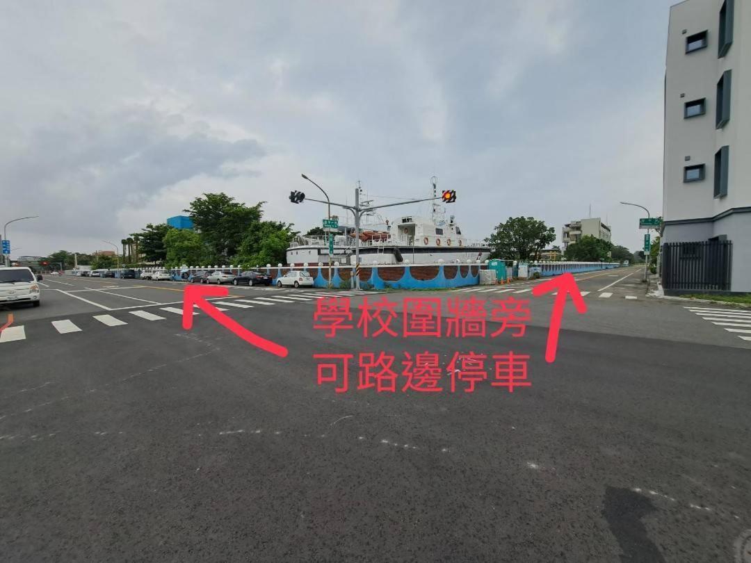 安平宜居包棟 Ktv 民宿-依人數開放房型 Тайнан Екстериор снимка